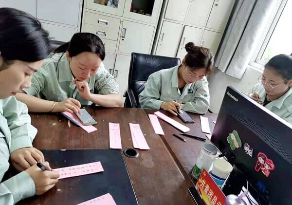 華浩軒公司工會組織開展“喜迎中秋”職工猜謎語活動