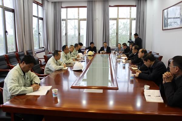 永壽縣委副書記、縣長(zhǎng)王飛一行來華浩軒公司調(diào)研工作現(xiàn)場(chǎng)辦公