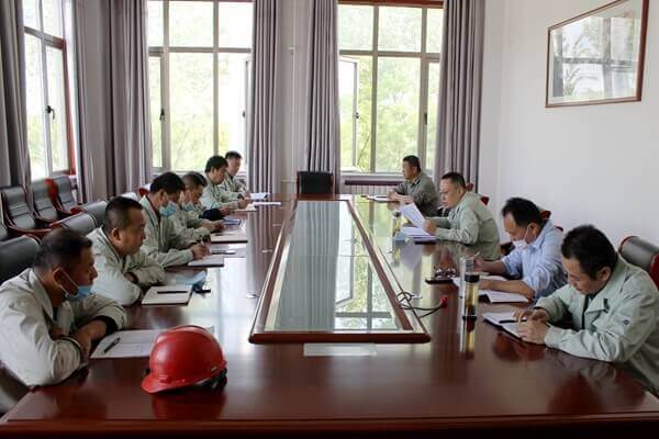 華浩軒公司黨總支召開擴(kuò)大會(huì)議貫徹落實(shí)集團(tuán)公司近期重點(diǎn)工作...